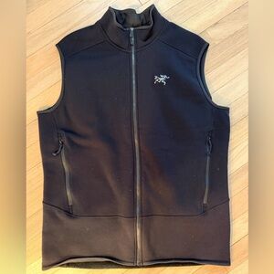Men's Arc'teryx Black Fleece-Lined kyanite Vest